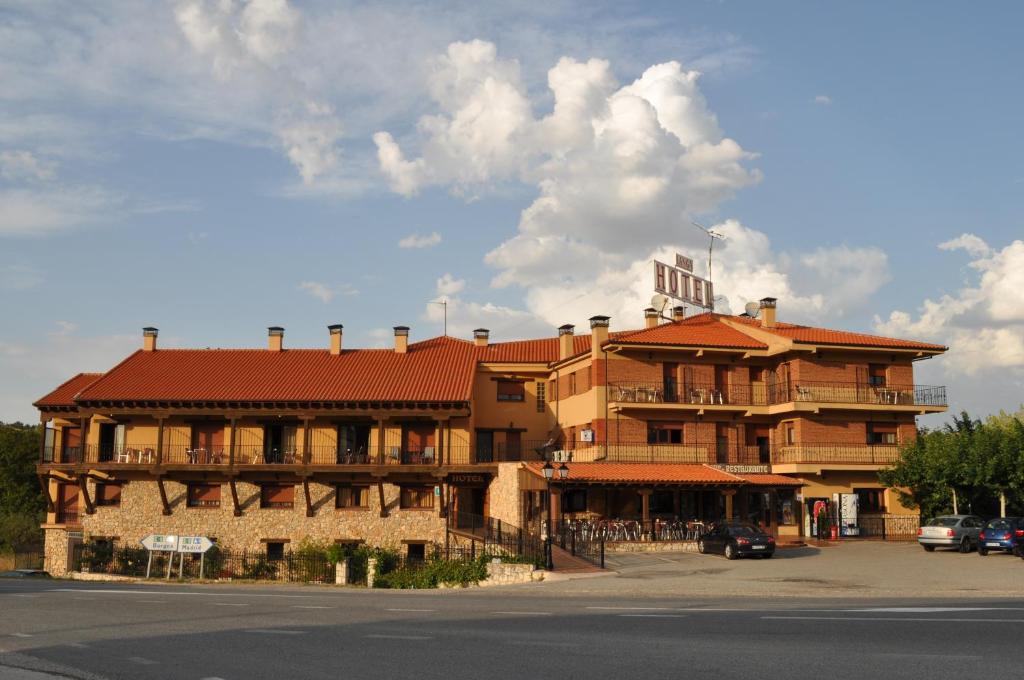 Hotel Langa Cerezo de Abajo Exterior photo